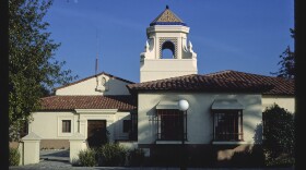 Santa Maria City hall is just a block away from the courthouse.