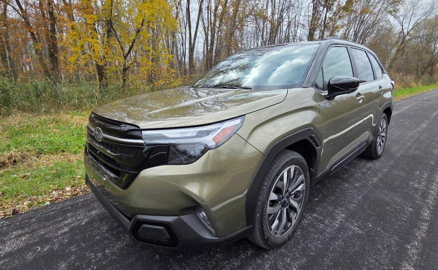 2025 Subaru Forester Touring Hybrid left front