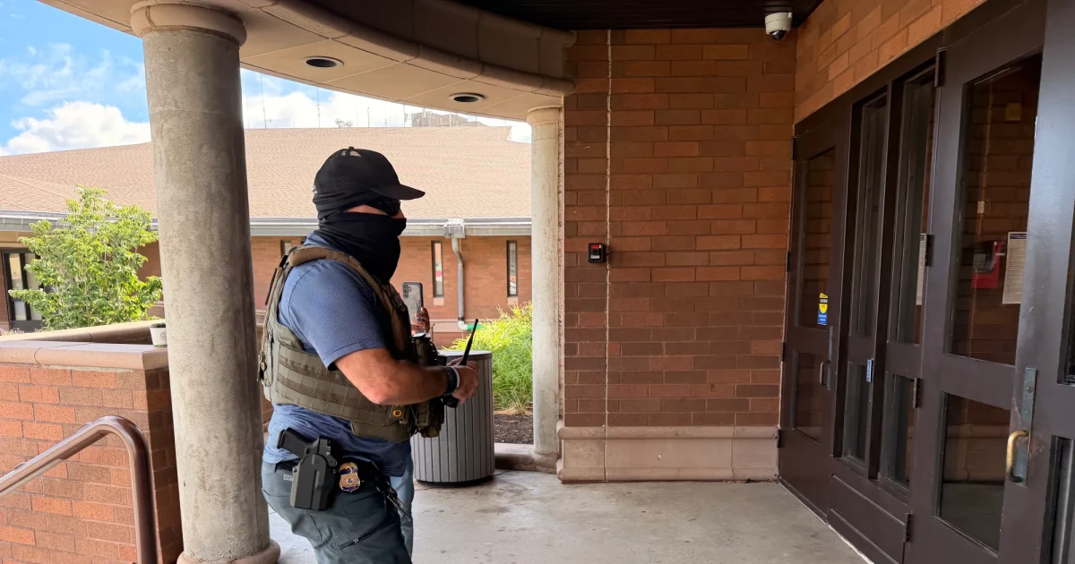 Did ICE agents violate CT law during Meriden courthouse arrest?