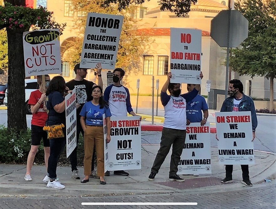 San Antonio Symphony picketing symphony headquarters