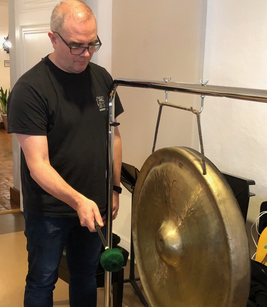 Composer David Bruce created a piece called "Natural Light" for Santa Barbara's Camerata Pacifica that features a Thai button gong.