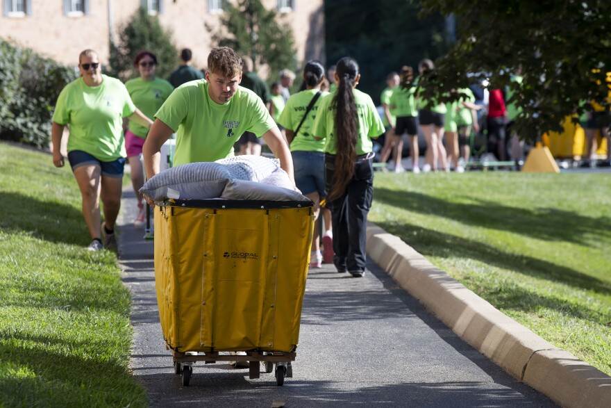 More than 380 volunteers, faculty, and current students were on hand to help with Monday’s influx of students during Operation Move-In