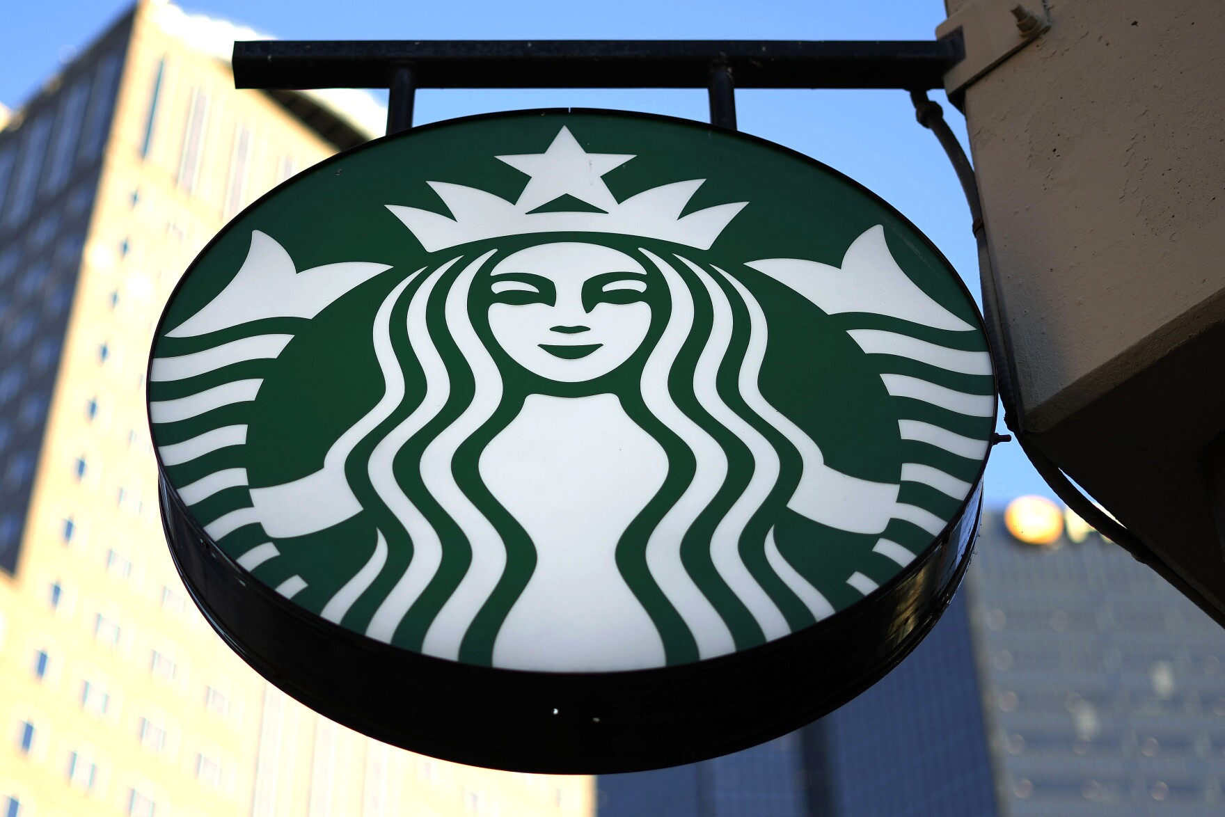 Labor officials calls for Starbucks to reopen a shuttered Portland