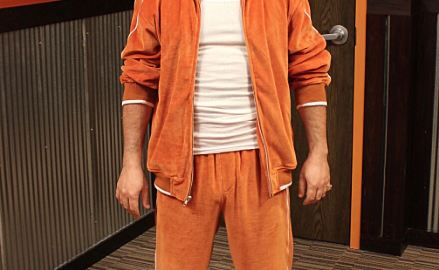 undercover_boss_buffalo_wings_4_disguise.jpg
