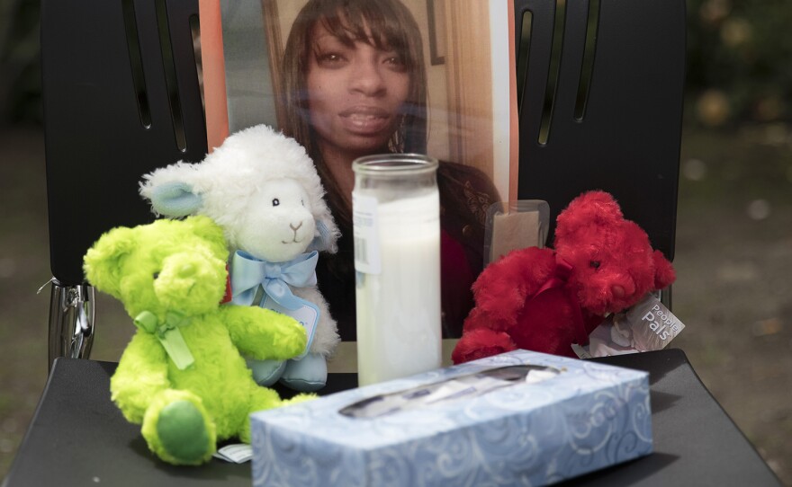 A photo of Charleena Lyles stands in memorial.