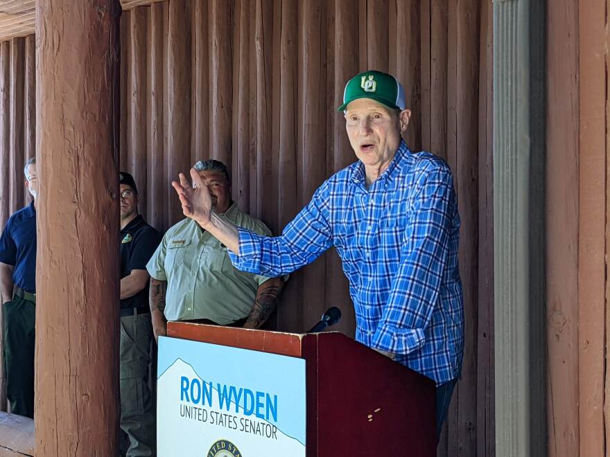  Oregon Senator Ron Wyden visited Southern Oregon to get updated on the fire season.