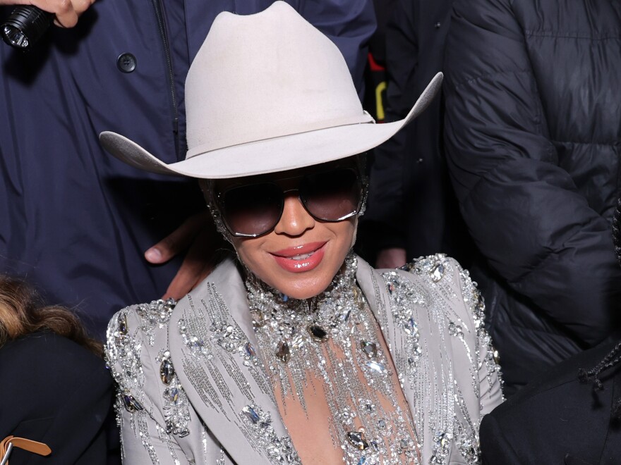 Beyoncé's 'Texas Hold 'Em' debuts at No. 1 on the country chart | WUNC News