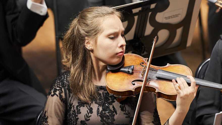 Violinist Julia Schilz. Photo by Roger Mastroianni.