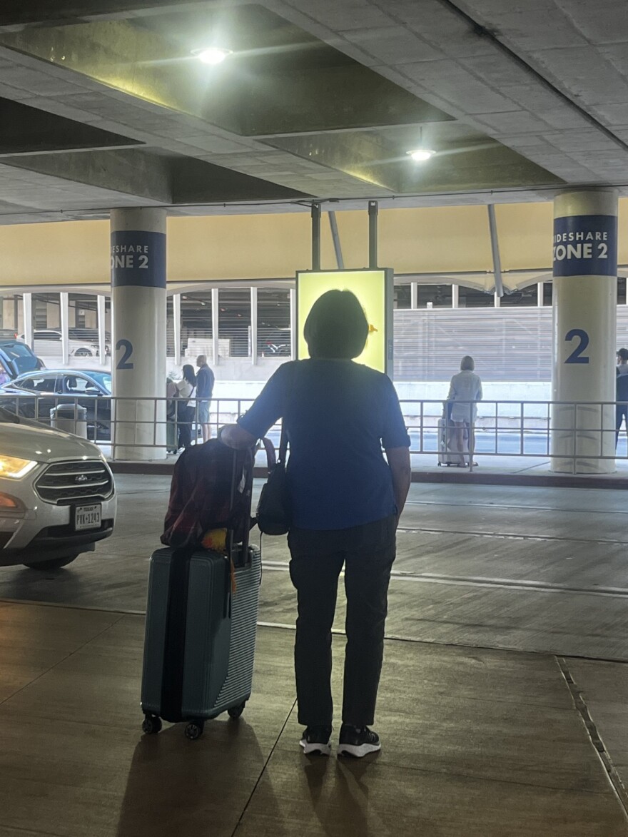 Arriving passenger at SAT waits for their ride to arrive