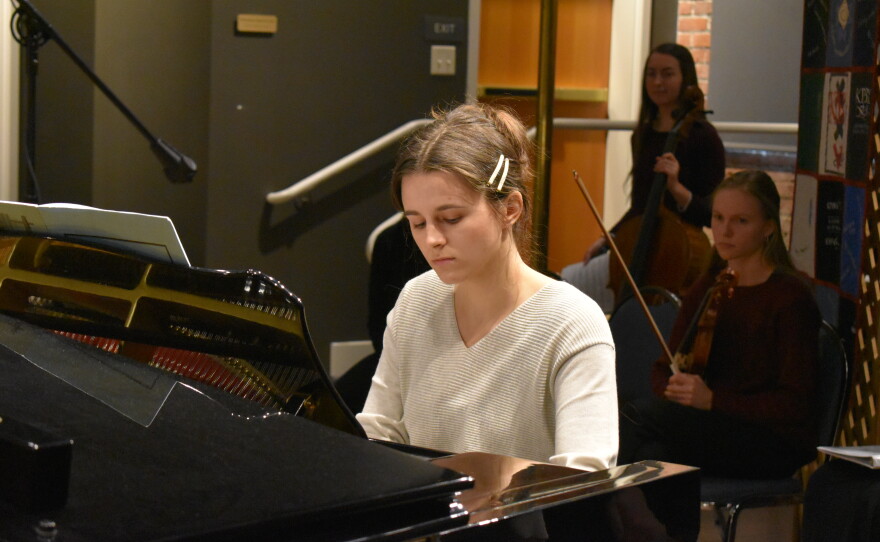 Alisa Belich plays Prelude en Berceuse on piano