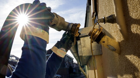FILEt: Heating oil delivery, Connecticut heating oil prices top $6 a gallon.