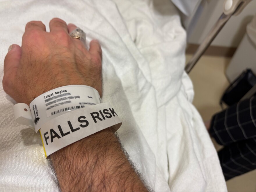 The author waiting for his second surgery for kidney stones.