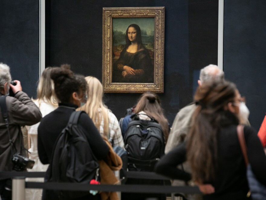 The Louvre Museum Looks To Rehouse The Mona Lisa In Its Own Room the-louvre-museum-looks-to-rehouse-the-mona-lisa-in-its-own-room