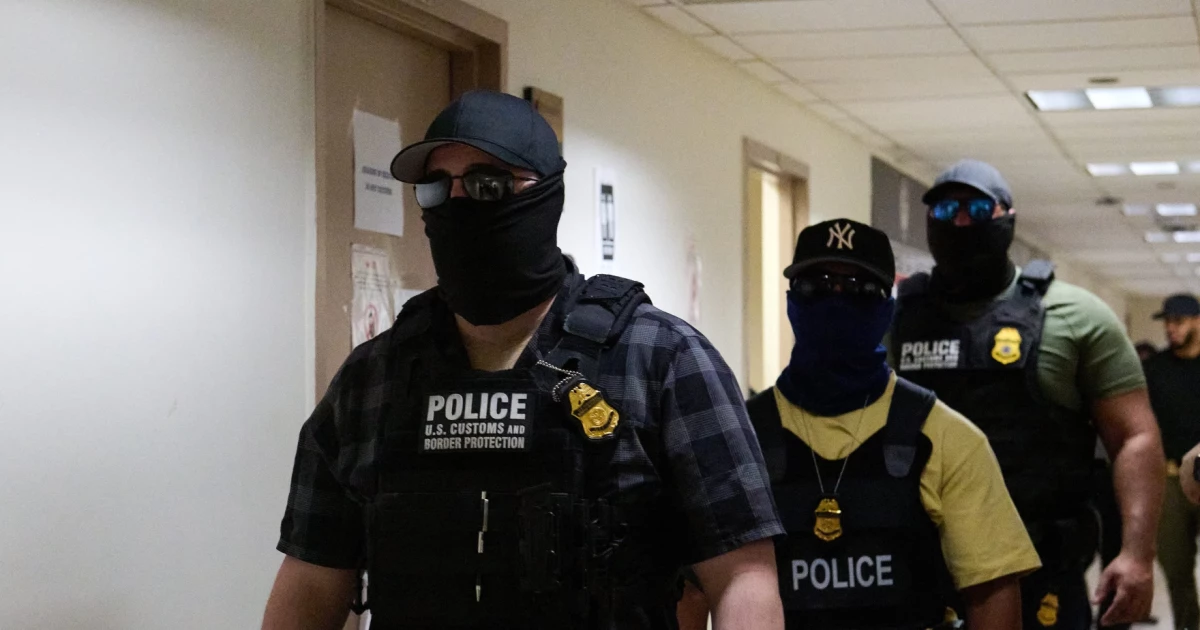 Arizona representatives reject bill to ban police from wearing masks