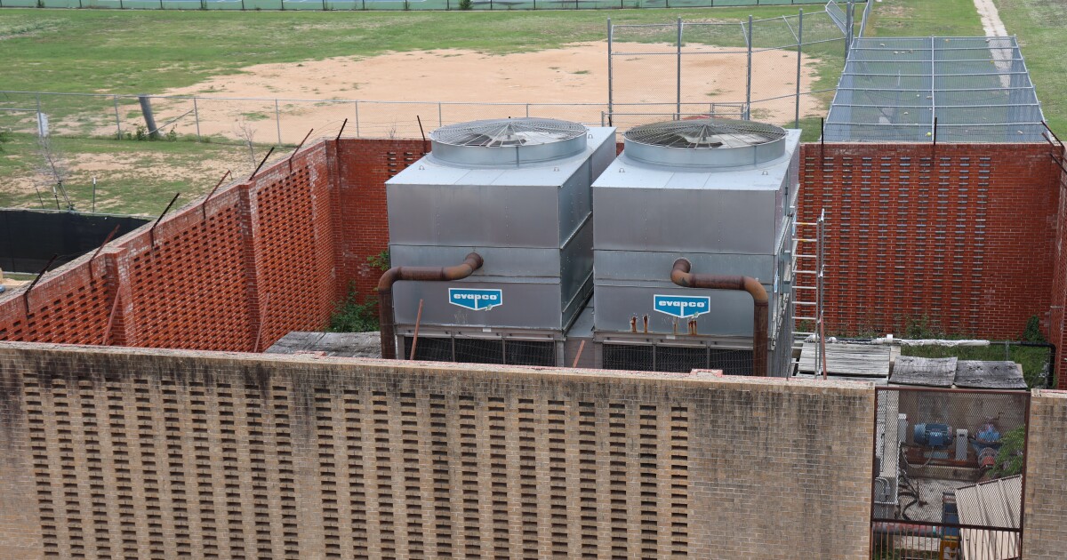 サンアントニオ独立学区理事会は HVAC 修理を迅速化するために購入要件を緩和
