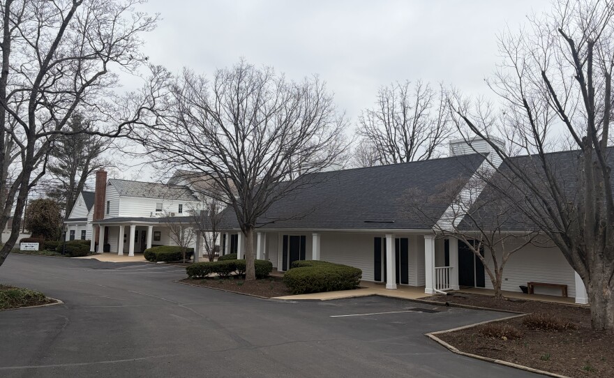 There are 23 guest rooms at Turkey Hill Inn.