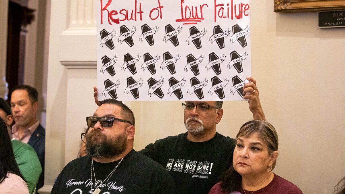 A year after the Uvalde shooting, Texas' gun laws remain the same - Vimarsana News