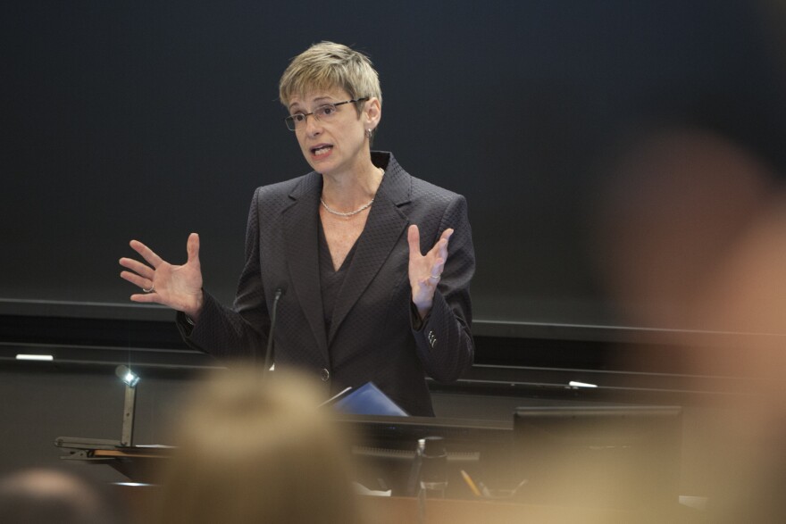 elizabeth_garrett2.jpg