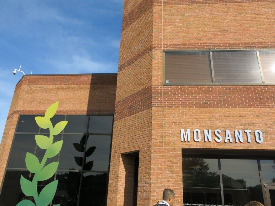 Nebraska Farmers Accuse Monsanto Herbicide of Causing Their Cancer