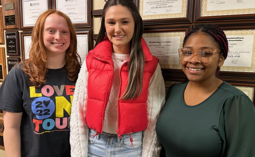 Peyton Ferguson, Spencer Plato, Julia Roberts (l-r)