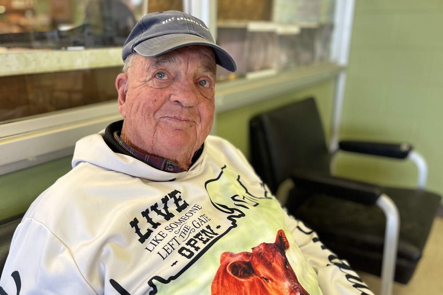 Cattle auction in La Crosse, Kansas KOSU