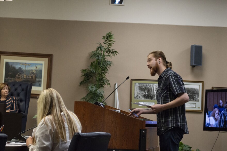 Curtis Wilcoxen, a manager for Lloyd and Harry's Bar and Grill speaks to city council members about his oposition to the bill.