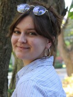 Molly Hughes headshot.