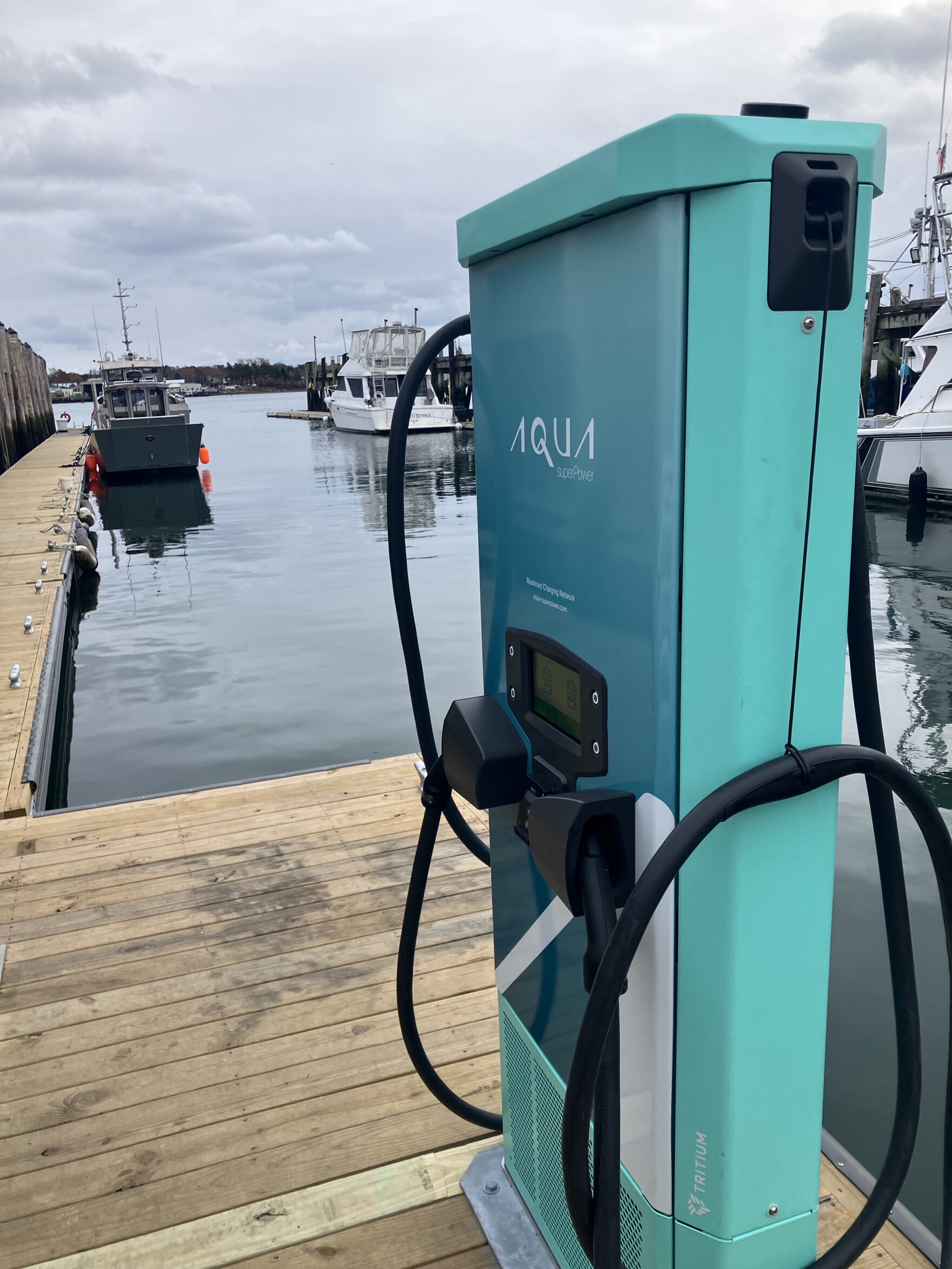 first-public-electric-boat-charger-installed-in-portland-cai