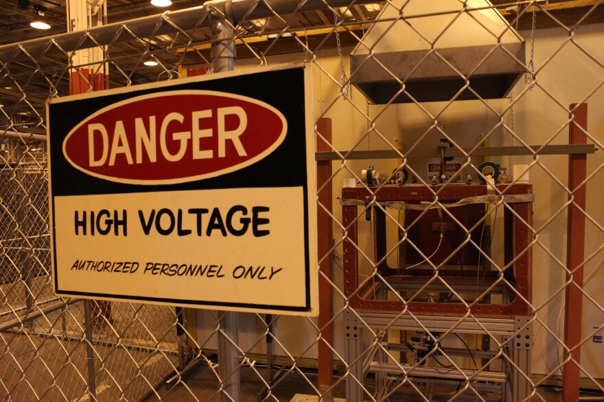 danger_high_voltage.jpg