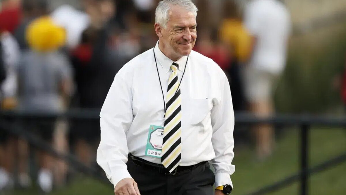 Iowa AD Gary Barta announces retirement | Iowa Public Radio - Vimarsana News