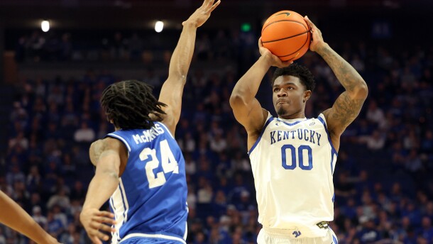 Kentucky's Otega Oweh (00) looks to shoot while guarded by Eastern Illinois' Terry McMorris (24) during the first half of an NCAA college basketball game in Lexington, Ky., Friday, Nov. 14, 2025. (AP Photo/James Crisp)