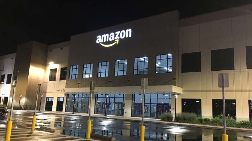 Amazon fulfillment center in North Randall [Annie Wu / ideastream]