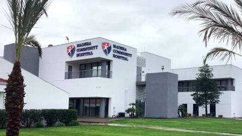 Photo of the outside of Madera Community Hospital.