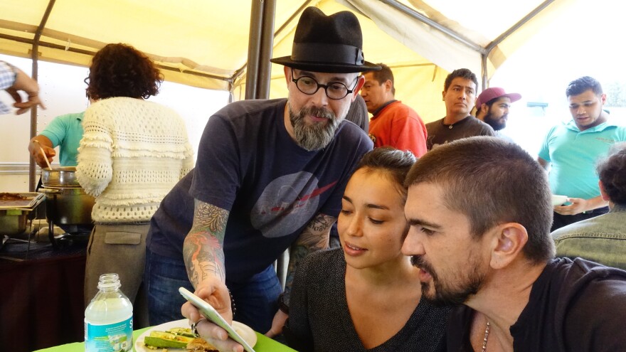 Director Kacho Lopez, actress Iazúa Larios and Juanes on the set of the visual album <em>Mis Planes Son Amarte.</em>