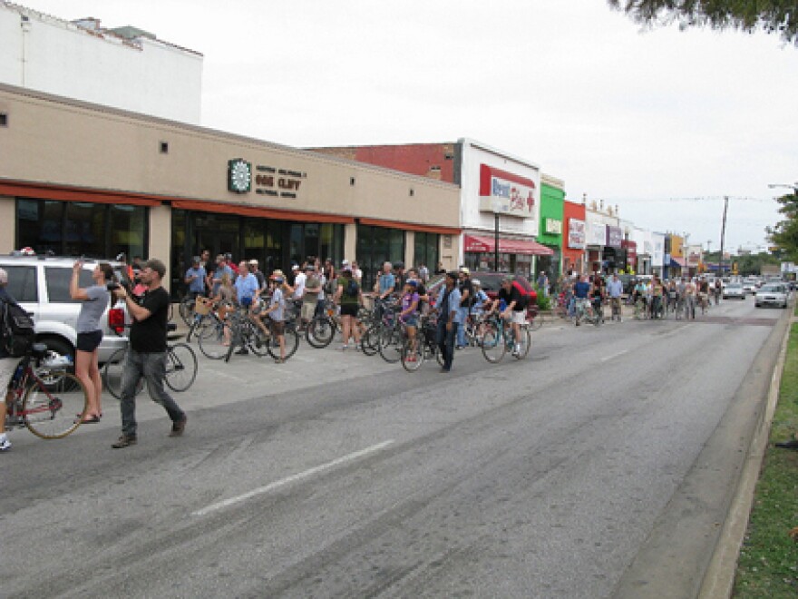 Cyclovia de Dallas closes the Houston Street Viaduct to motor traffic Saturday.