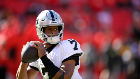 Las Vegas Raiders quarterback Geno Smith warms up before an NFL football game against the Kansas City Chiefs Sunday, Oct. 19, 2025, in Kansas City, Mo.