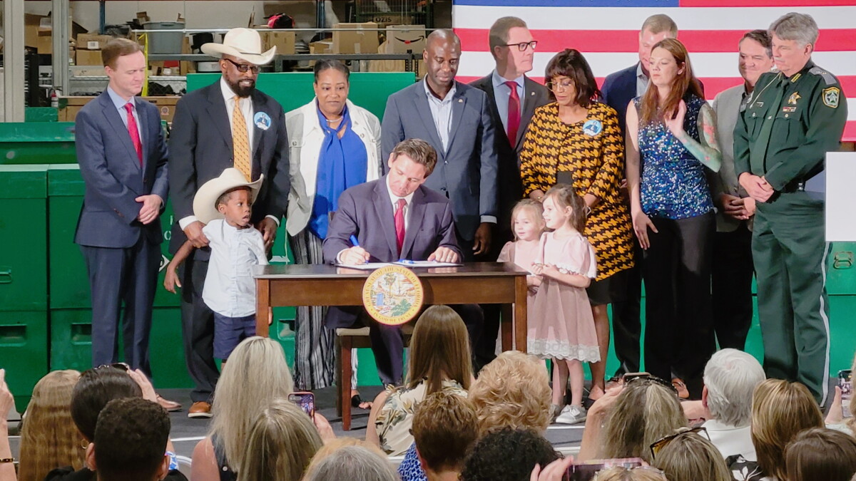 DeSantis signs sweeping immigration bill in Jacksonville - Vimarsana News