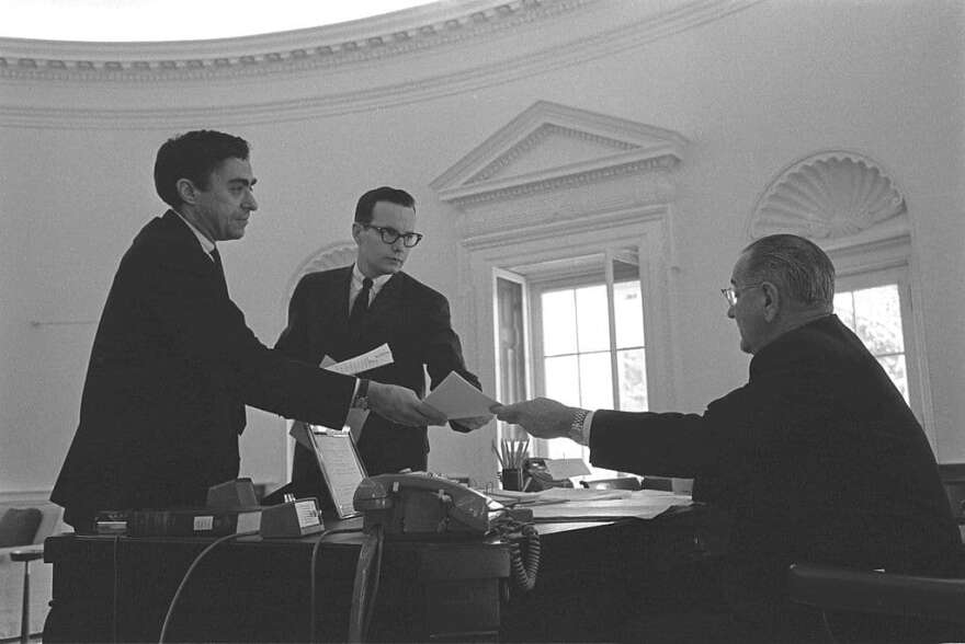 Richard Goodwin in 1965 (left), with Bill Moyers and President Johnson in the Oval Office. (Courtesy LBJ Library via Wikimedia Commons)