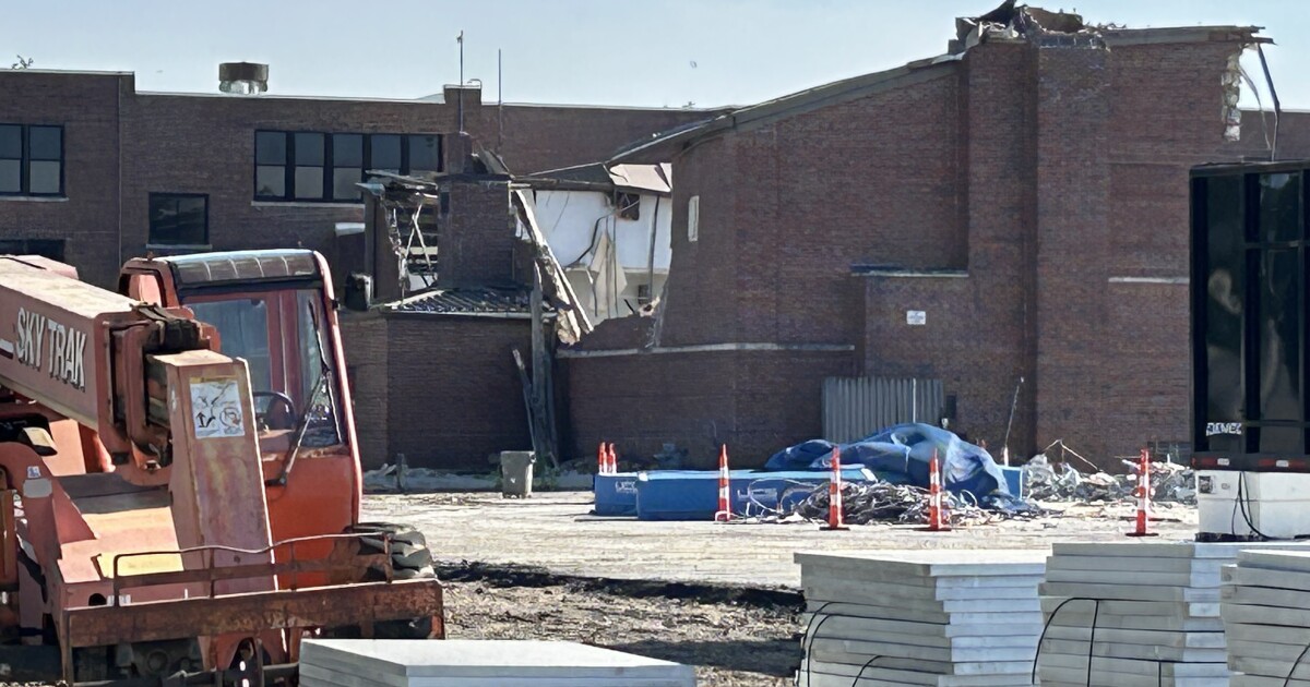 Gahanna Lincoln High School alumni hold fundraiser using bricks saved from old buildings