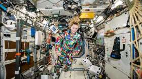 NASA astronaut Kate Rubins floats in the International Space Station in September 2016, wearing a spacesuit decorated by patients recovering at the MD Anderson Cancer Center./Photo: NASA Johnson/Flickr