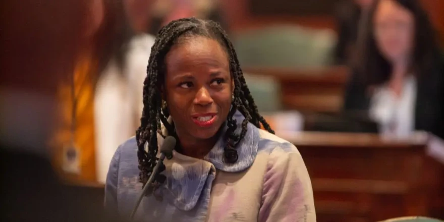 Rep. Carol Ammons, D-Urbana, speaks on the House floor on May 21, 2026.