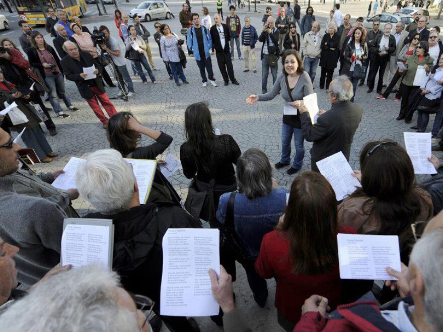 Pinto conducts members of the Intervention Choir of Porto, a choral group she founded to use music as a form of nonviolent civil disobedience. They perform at protests nationwide.