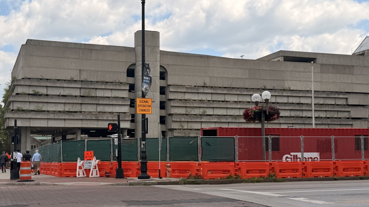 Columbus mayor defends municipal court renovation plan over new build