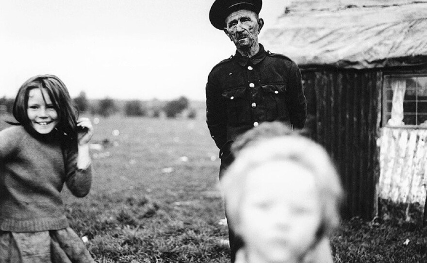 Willie Donoghue and children, Cherry Orchard
