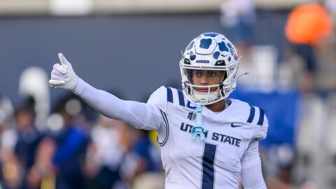 Utah State cornerback Noah Avenger (1) gives a thumbs up to the sideline during an NCAA college football game against UTEP, Saturday, Aug. 30, 2025, in Logan, Utah.