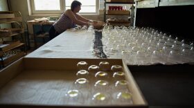 A woman prepares the glasses to be heated in the oven.