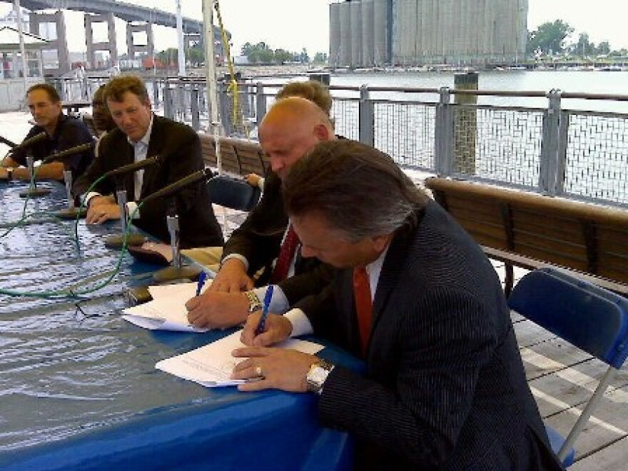 Signing of documents for Canal Side funding
