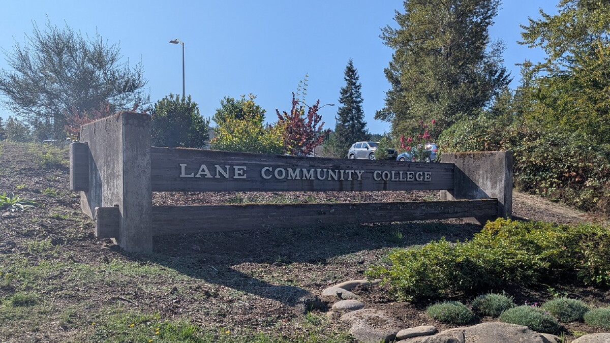 Lane Community College receives accreditation warning over governance