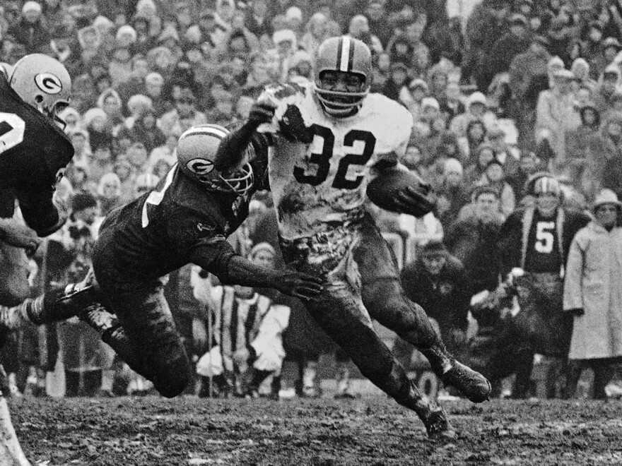 Jim Brown: Thirty-two facts about the player who wore No. 32 for