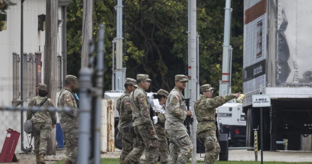 Texas National Guard members arrive at Chicago area facility | STLPR